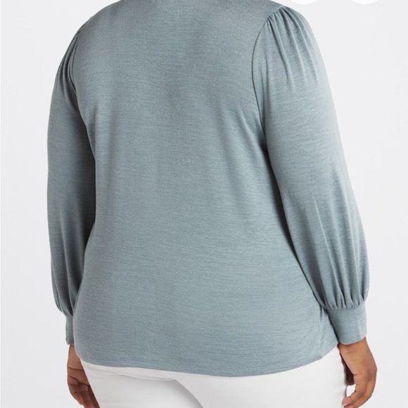 Super cute light green knit top. Size 1X - Picture 4 of 6